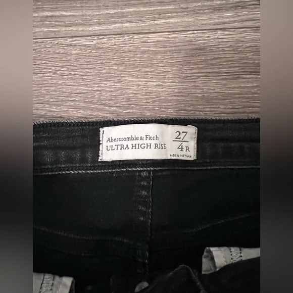 Abercrombie & Fitch Women’s Black Ultra High Ride Skinny Jean Raw Hem Size 4/27 - Picture 2 of 6
